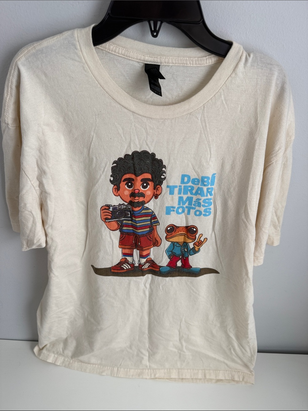 Gildan Cream Graphic Tee with Multicolor Camera and Frog Cartoon